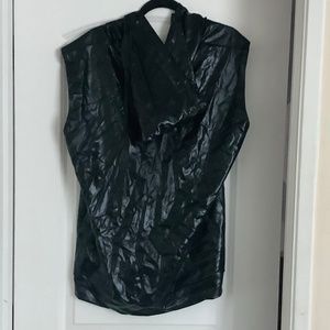 Black sleevless jacket